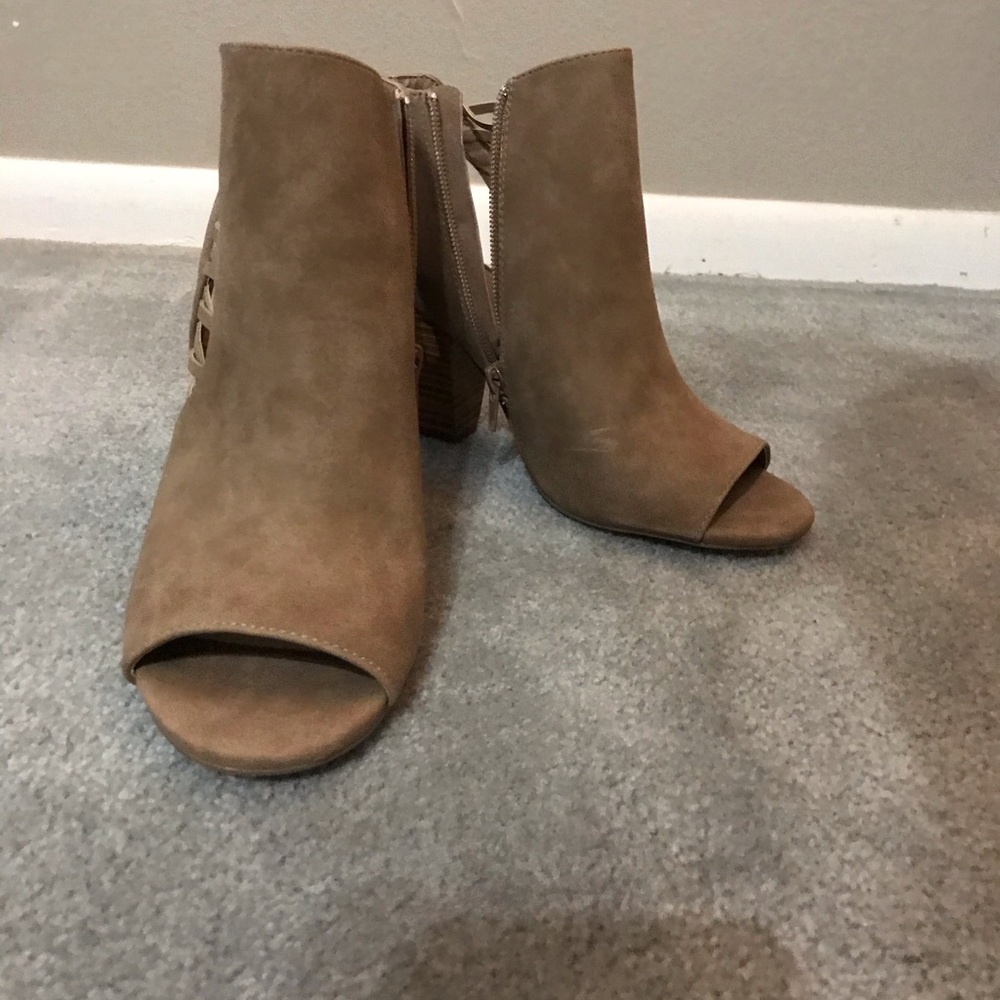 Shoes - Picture 3 of 5